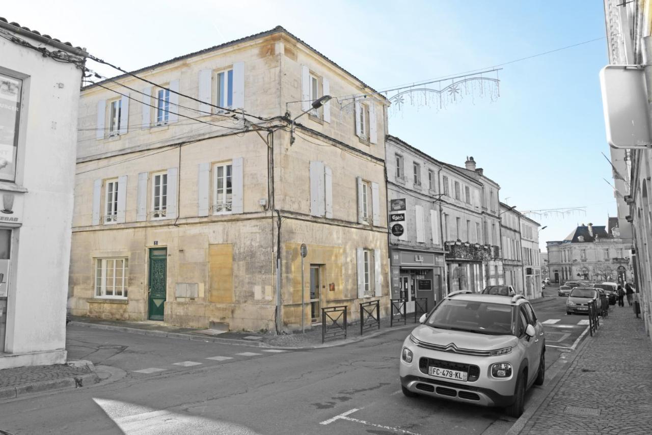 T3 de charme situé en hyper centre avec wifi, netflix, linge, draps, savons et serviettes fournis Cognac Esterno foto